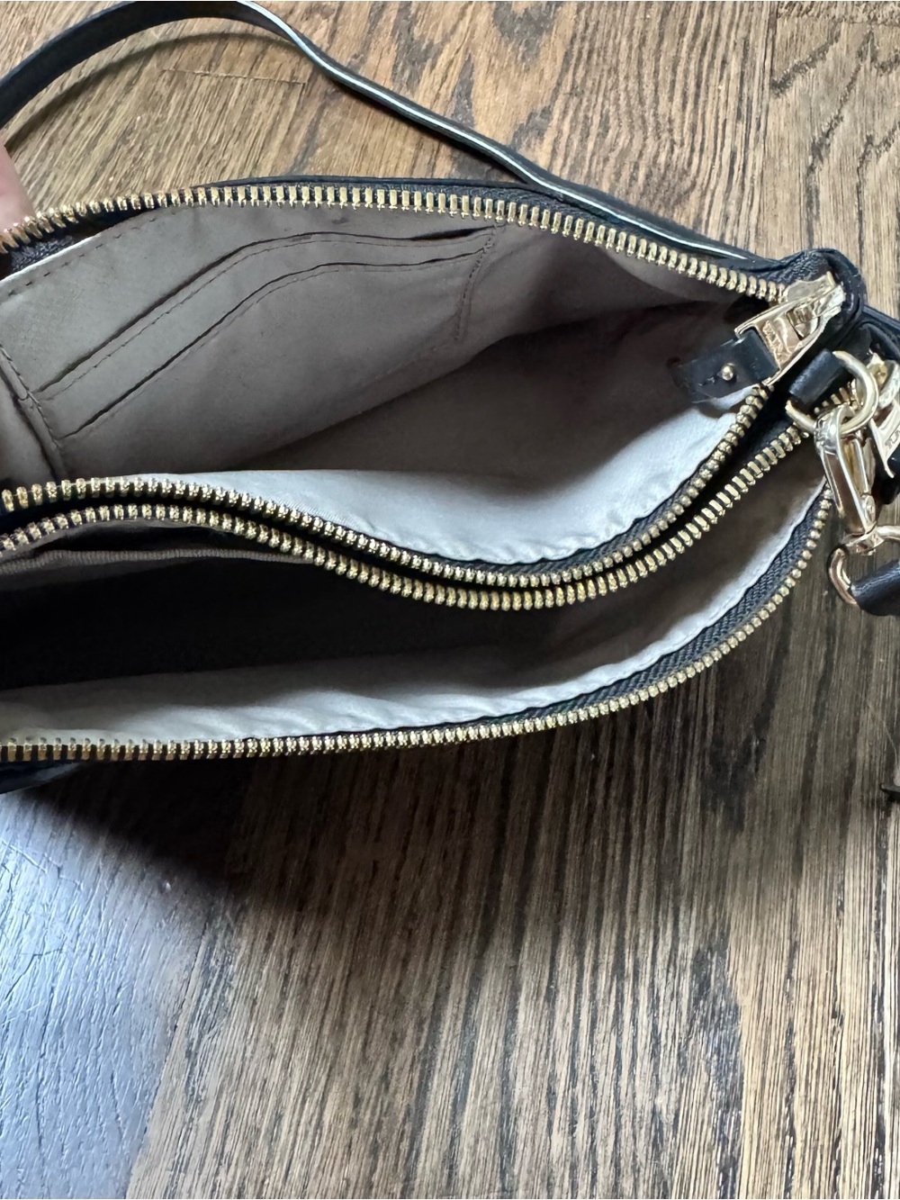 Tumi black Tristen voyager travel pouch crossbody adjustable gold zip purse bag - Picture 9 of 9